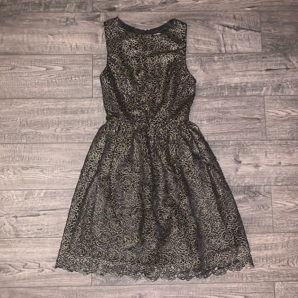 Altar’d State Black&Metallic Gold Floral Overlay Sleeveless Formal A-Line Dress